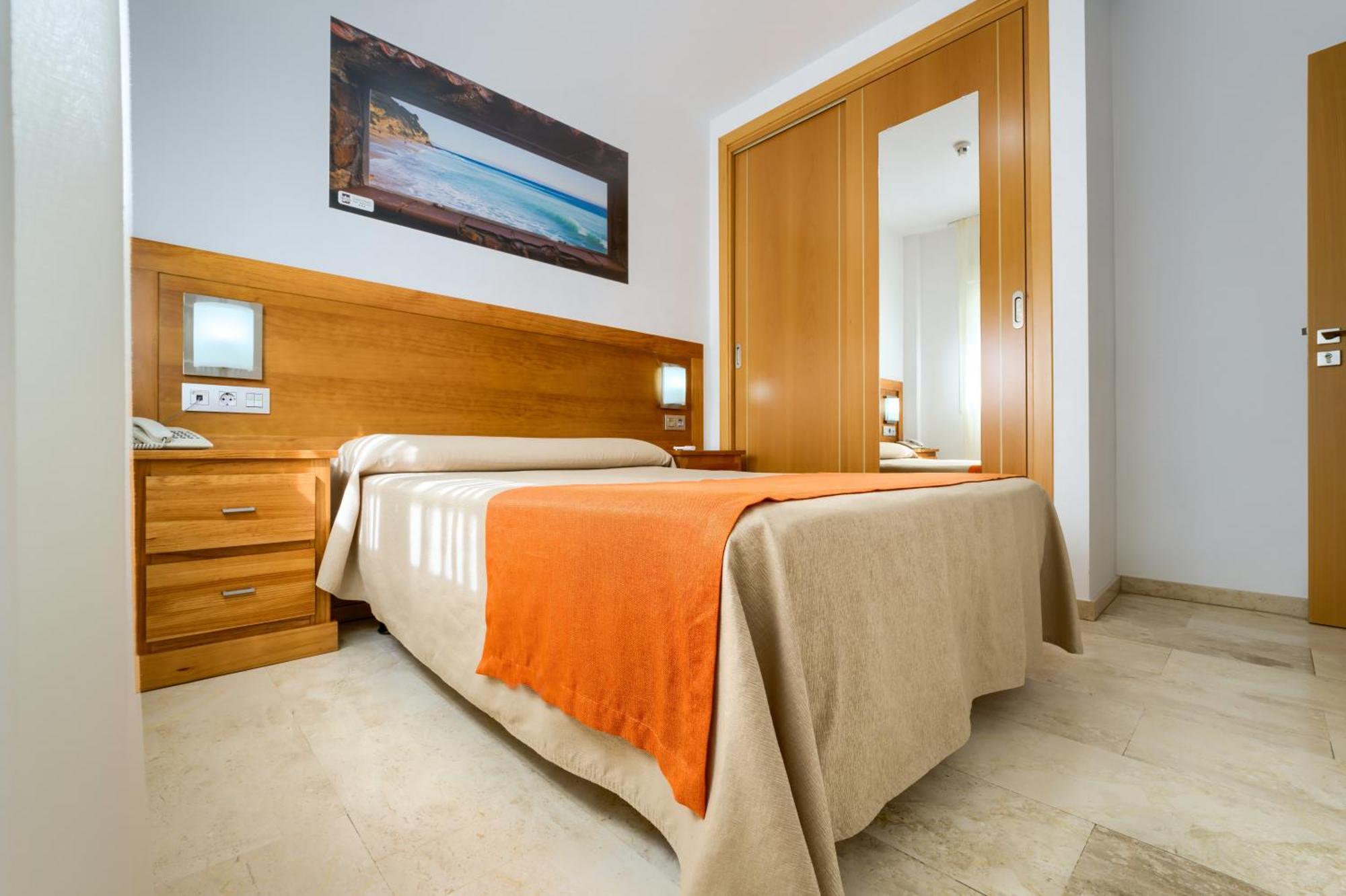 Hotel Apartamentos Loto Conil Conil De La Frontera Εξωτερικό φωτογραφία
