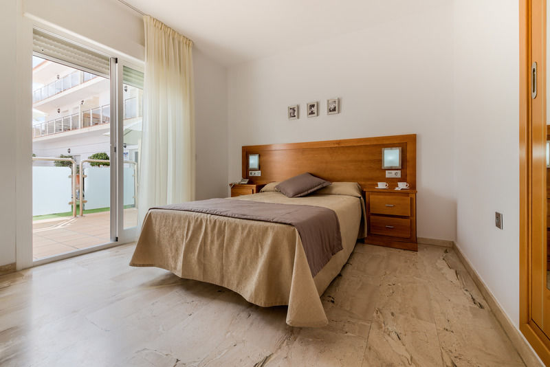 Hotel Apartamentos Loto Conil Conil De La Frontera Εξωτερικό φωτογραφία