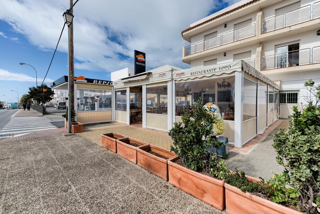 Hotel Apartamentos Loto Conil Conil De La Frontera Εξωτερικό φωτογραφία