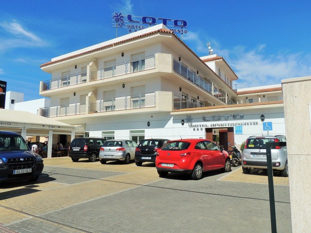 Hotel Apartamentos Loto Conil Conil De La Frontera Εξωτερικό φωτογραφία
